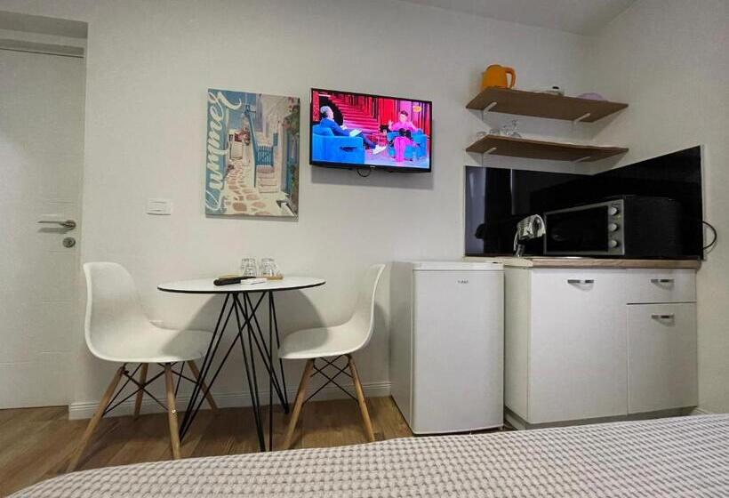 Central Studio Apartments
