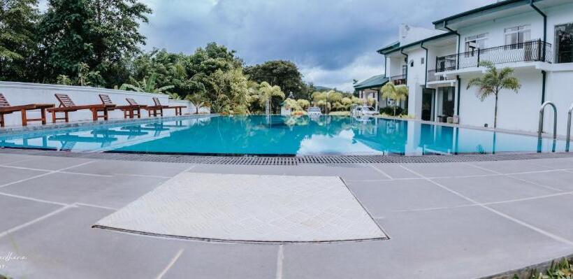 בית מלון כפרי Lakegala Resort