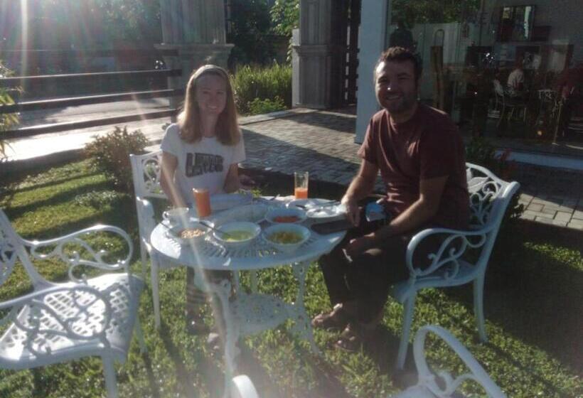 בית מלון כפרי Lakegala Resort