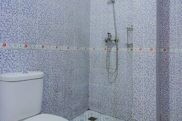هتل Oyo 90072 Apri Inn Syariah
