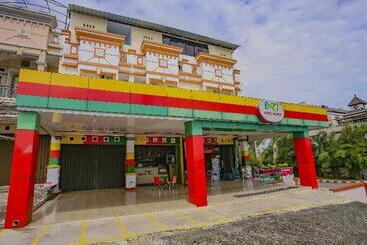 هتل Oyo 90072 Apri Inn Syariah