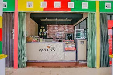 هتل Oyo 90072 Apri Inn Syariah