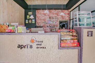هتل Oyo 90072 Apri Inn Syariah