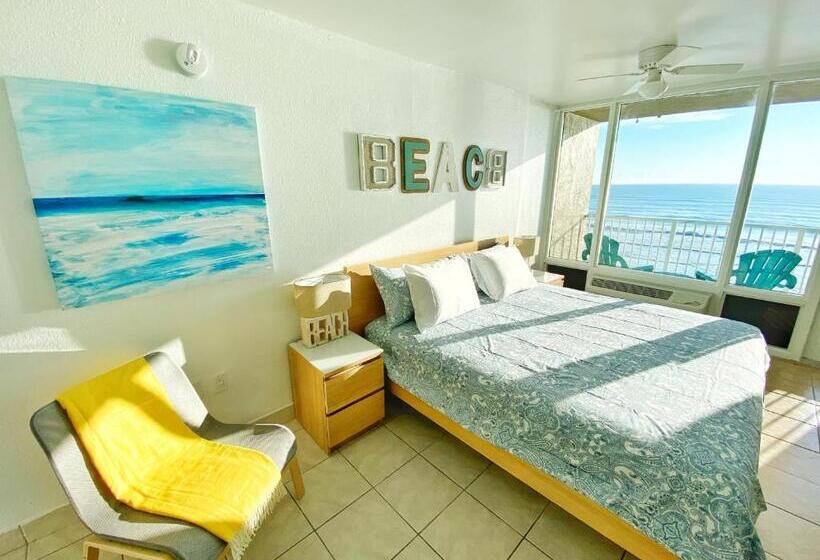 هتل Pirates Cove Resort Studios!