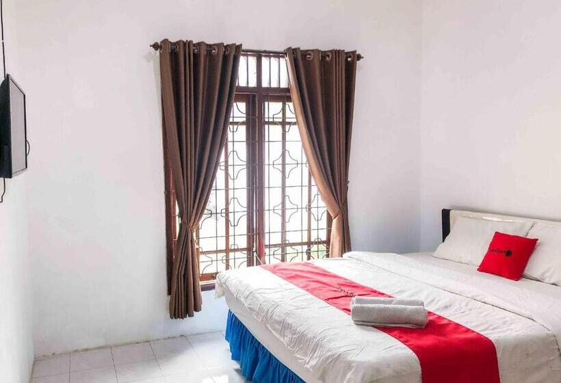 Отель Reddoorz Near Eco Green Park Batu