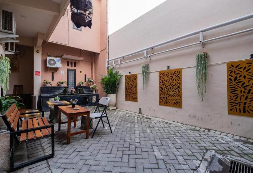 ホテル Reddoorz Near Kampung Inggris Pare