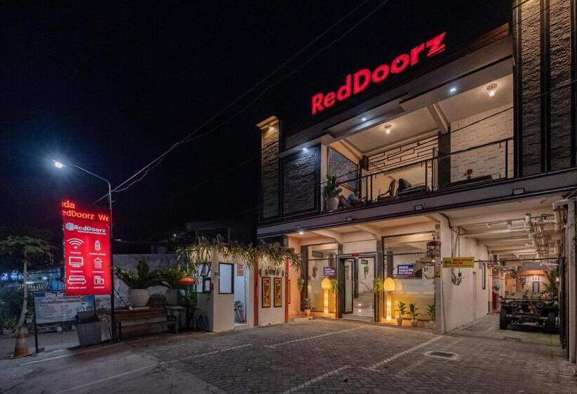 ホテル Reddoorz Near Kampung Inggris Pare