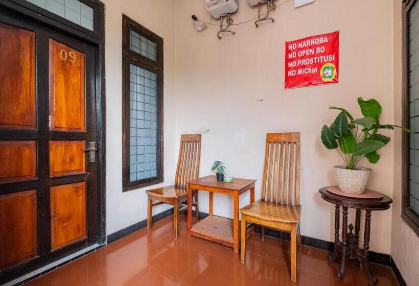 ホテル Reddoorz Near Kampung Inggris Pare