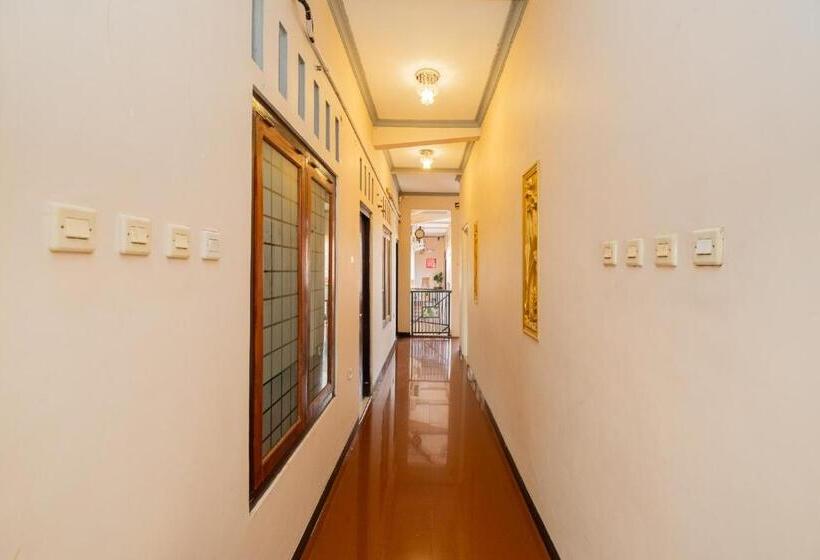 ホテル Reddoorz Near Kampung Inggris Pare