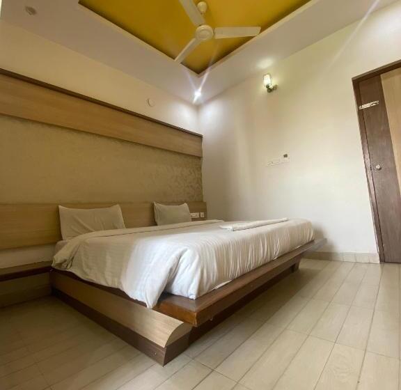 בית מלון כפרי Sri Vaari Residency