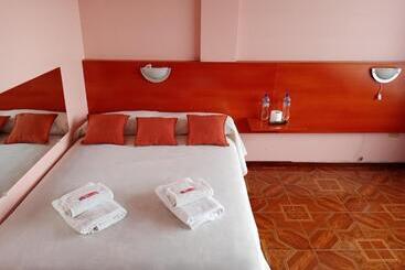 پانسیون Hostal Sauna Water Palace