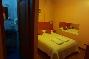 پانسیون Hostal Sauna Water Palace