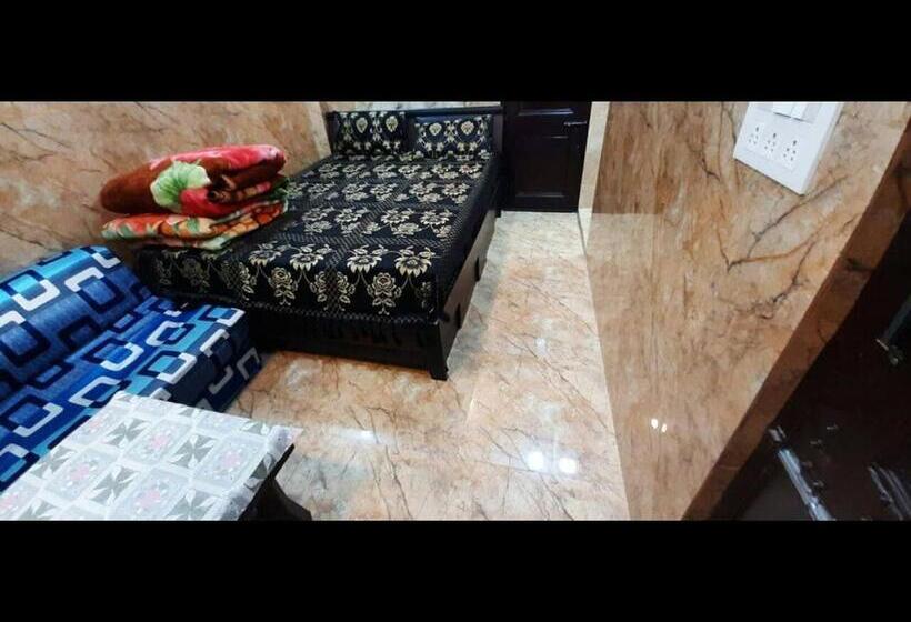 پانسیون Room In Guest Room   Posh S Delhi Foreigners Area, Lajpat Nagar