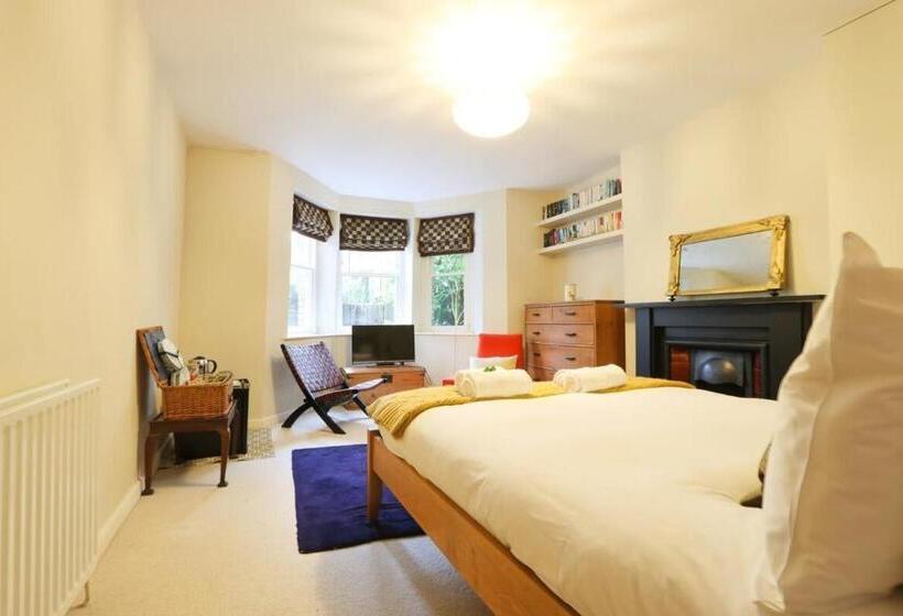 هاستل Unique & Homely Suite With Own Access