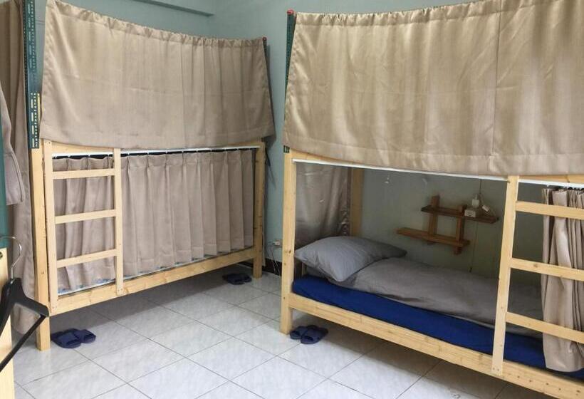 تختخواب و صبحانه Johnnie S Inn