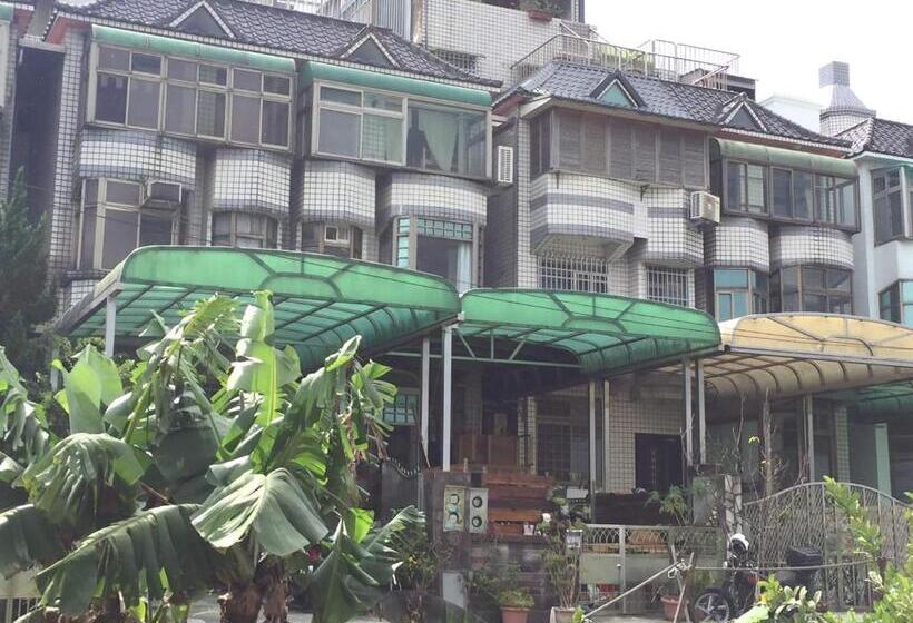 تختخواب و صبحانه Johnnie S Inn