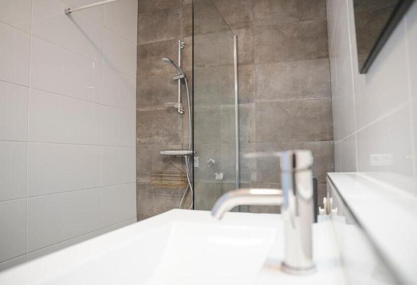 تختخواب و صبحانه The Residence Enschede
