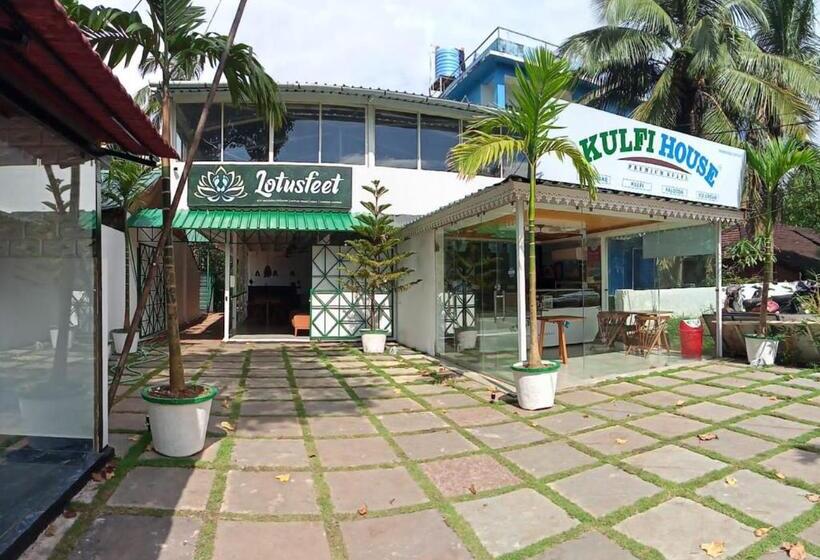 호텔 Lotusfeet Beach Resort Morjim