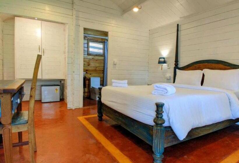 호텔 Lotusfeet Beach Resort Morjim