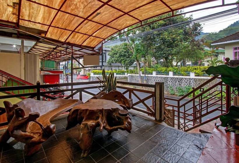 هتل Oyo 90031 Villa Papada
