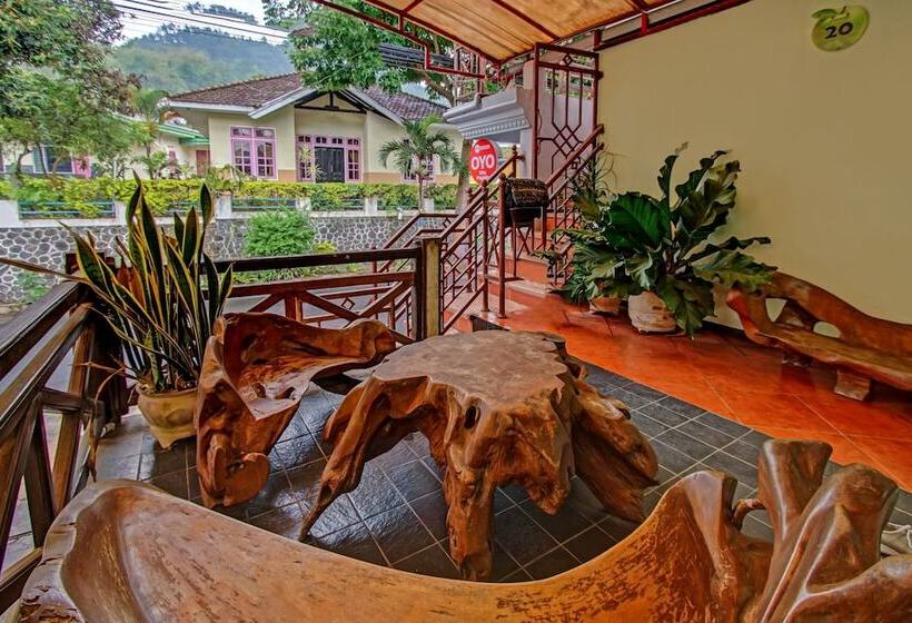 هتل Oyo 90031 Villa Papada