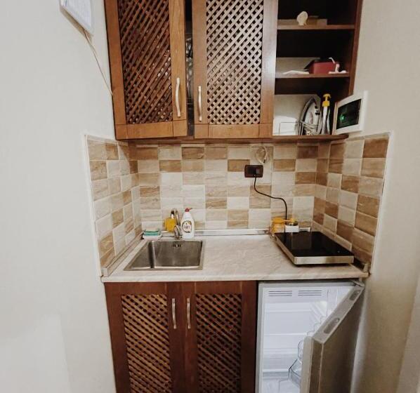 پانسیون At Pikotiko S   Korca City Rooms For Rent