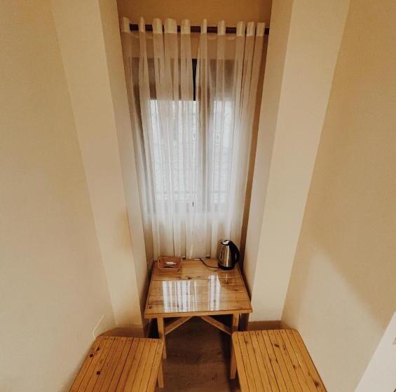 پانسیون At Pikotiko S   Korca City Rooms For Rent