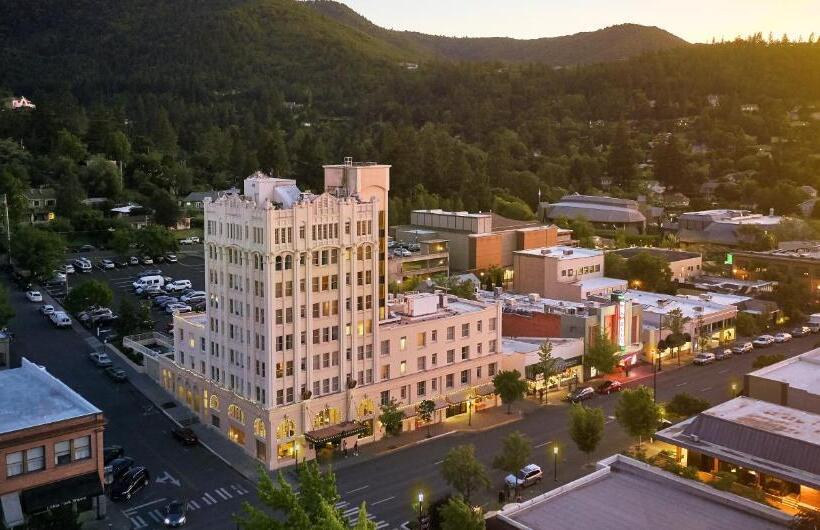 ホテル Ashland Springs