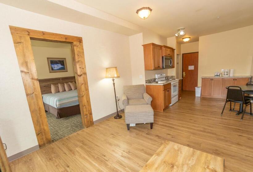فندق Clatskanie River Inn