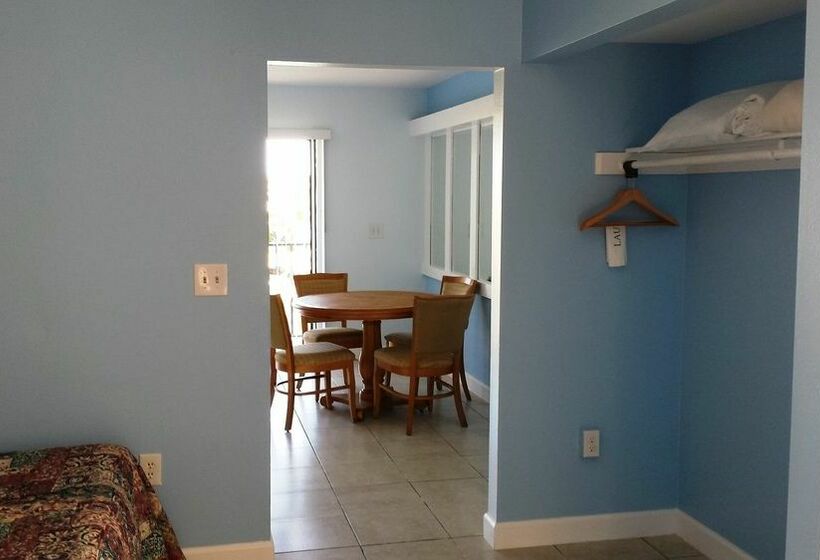 בית מלון כפרי The Bay Inn At Lani Kai