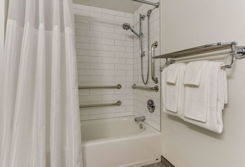 هتل Doubletree By Hilton St. Louis Forest Park