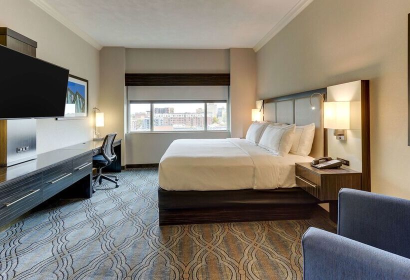 هتل Doubletree By Hilton St. Louis Forest Park