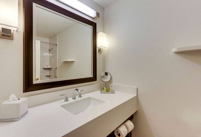 هتل Doubletree By Hilton St. Louis Forest Park