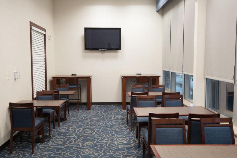 Отель Doubletree By Hilton St. Louis Forest Park