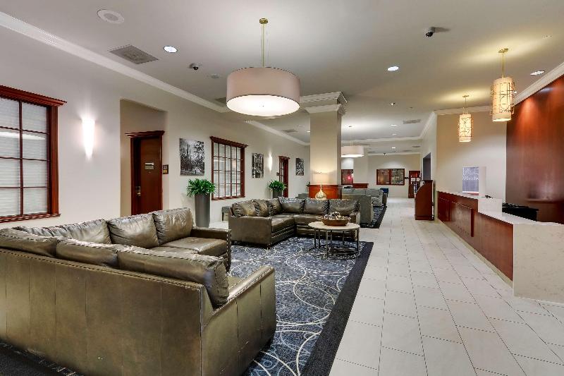 هتل Doubletree By Hilton St. Louis Forest Park