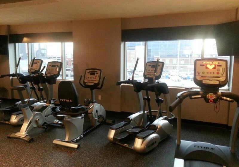 هتل Doubletree By Hilton St. Louis Forest Park