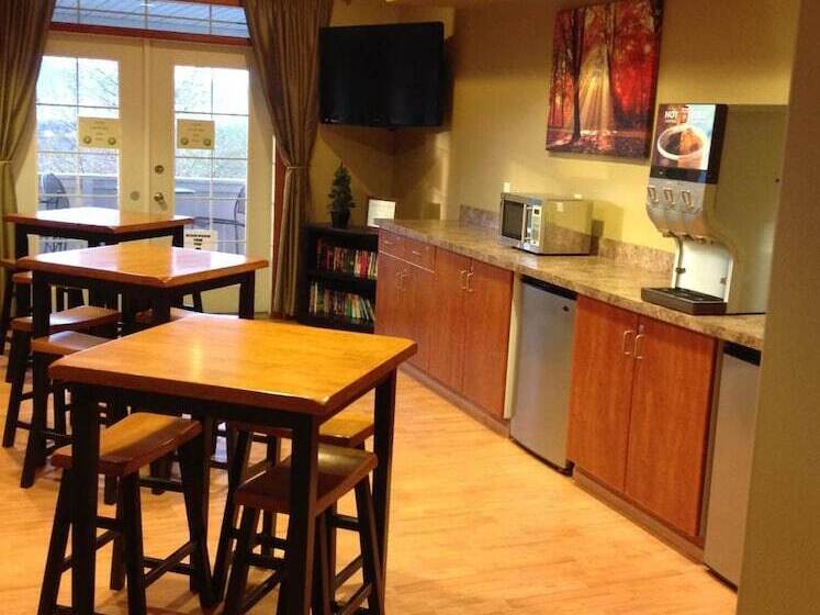 فندق Grand View Inn & Suites