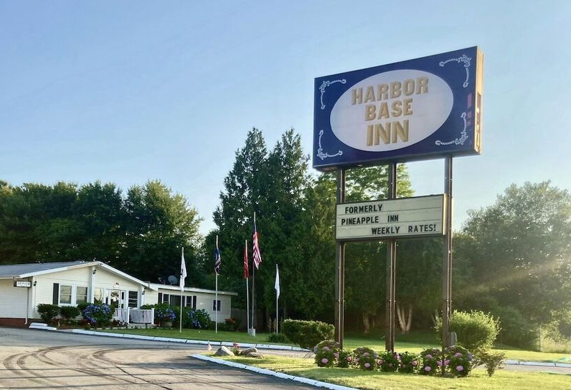 هتل Harbor Base Pineapple Inn