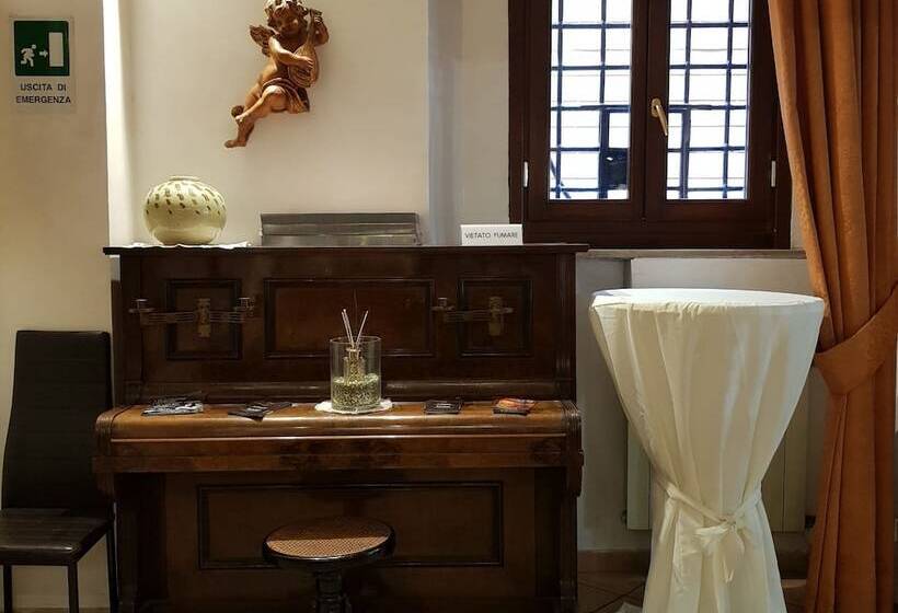 Fotos del hotel Julia:  22