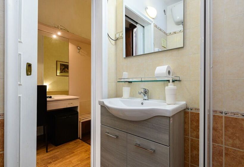 Fotos del hotel Julia:  39