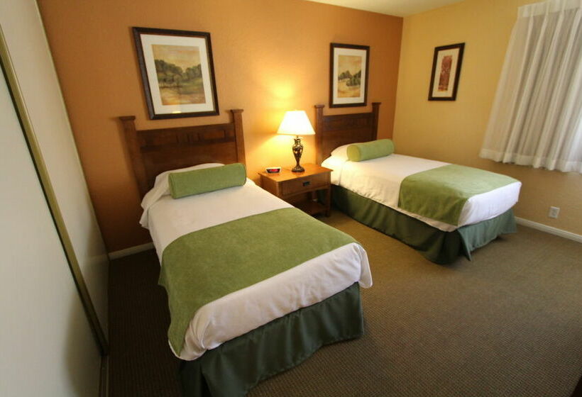 בית מלון כפרי Lake Arrowhead Chalets