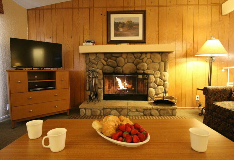 בית מלון כפרי Lake Arrowhead Chalets