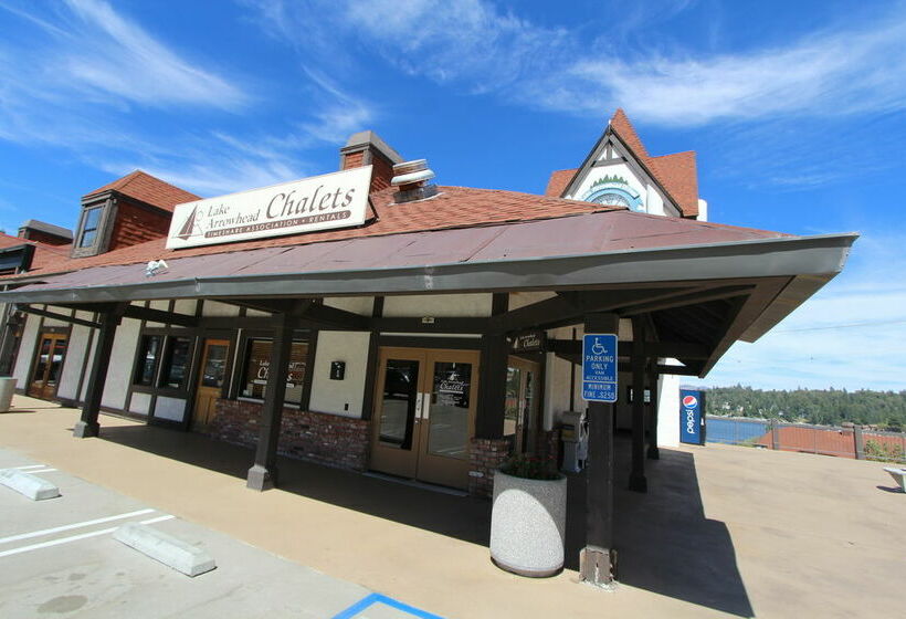 בית מלון כפרי Lake Arrowhead Chalets