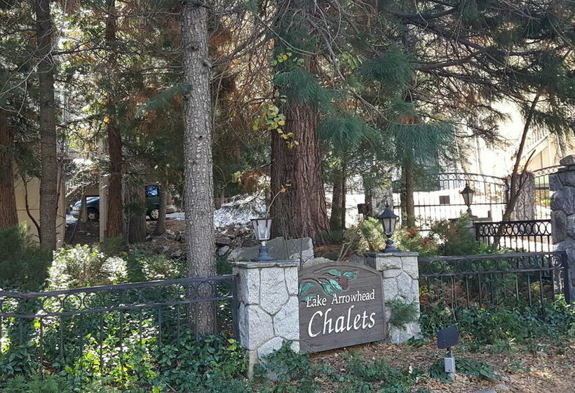 בית מלון כפרי Lake Arrowhead Chalets