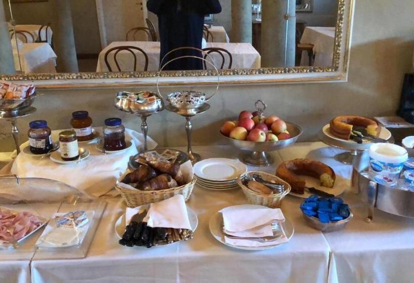 هتل Locanda Dei Cinque Cerri