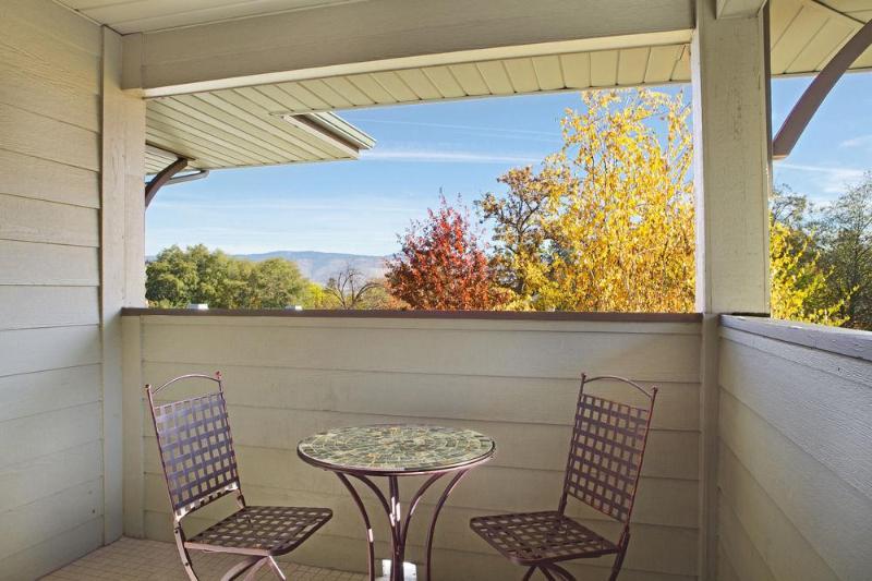 هتل Plaza Inn & Suites At Ashland Creek