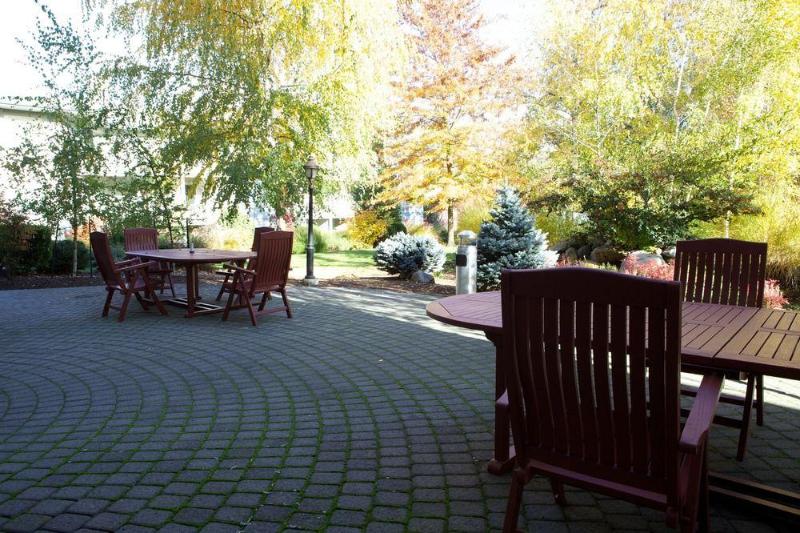 هتل Plaza Inn & Suites At Ashland Creek