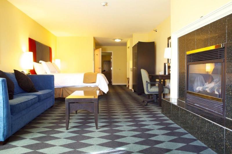 هتل Plaza Inn & Suites At Ashland Creek