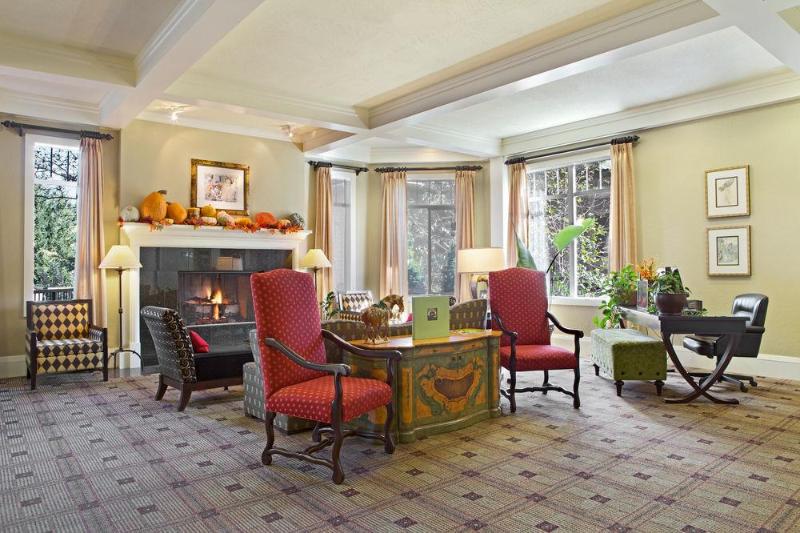 هتل Plaza Inn & Suites At Ashland Creek