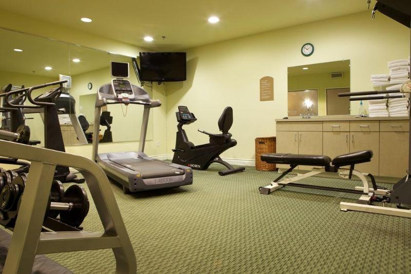 هتل Plaza Inn & Suites At Ashland Creek